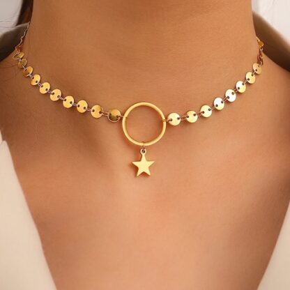 collar pegado al cuello estrella